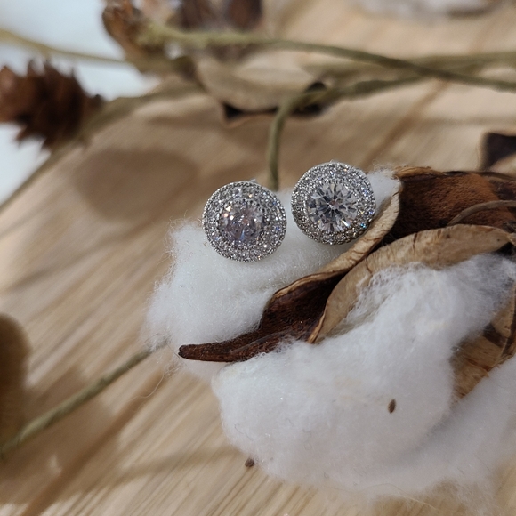 💥💥NEW💥💥STUNNING!! Round CZ Earrings in 925 Sterling Silver - Picture 12 of 13